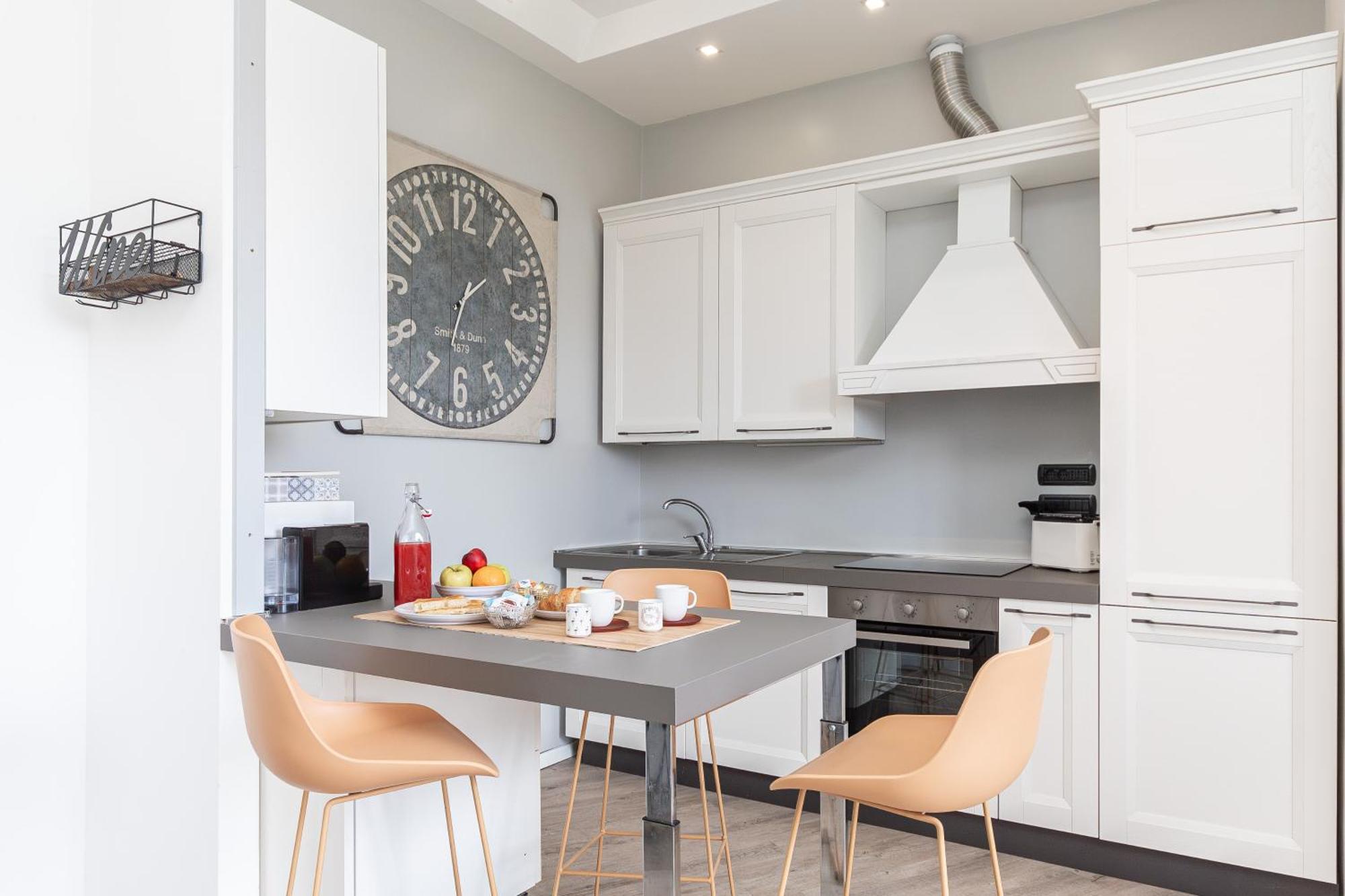 Spacious 3-Bedroom Apartment - 10 Min To City Center & 5 Min To Gaslini Hospital Генуа Екстериор снимка
