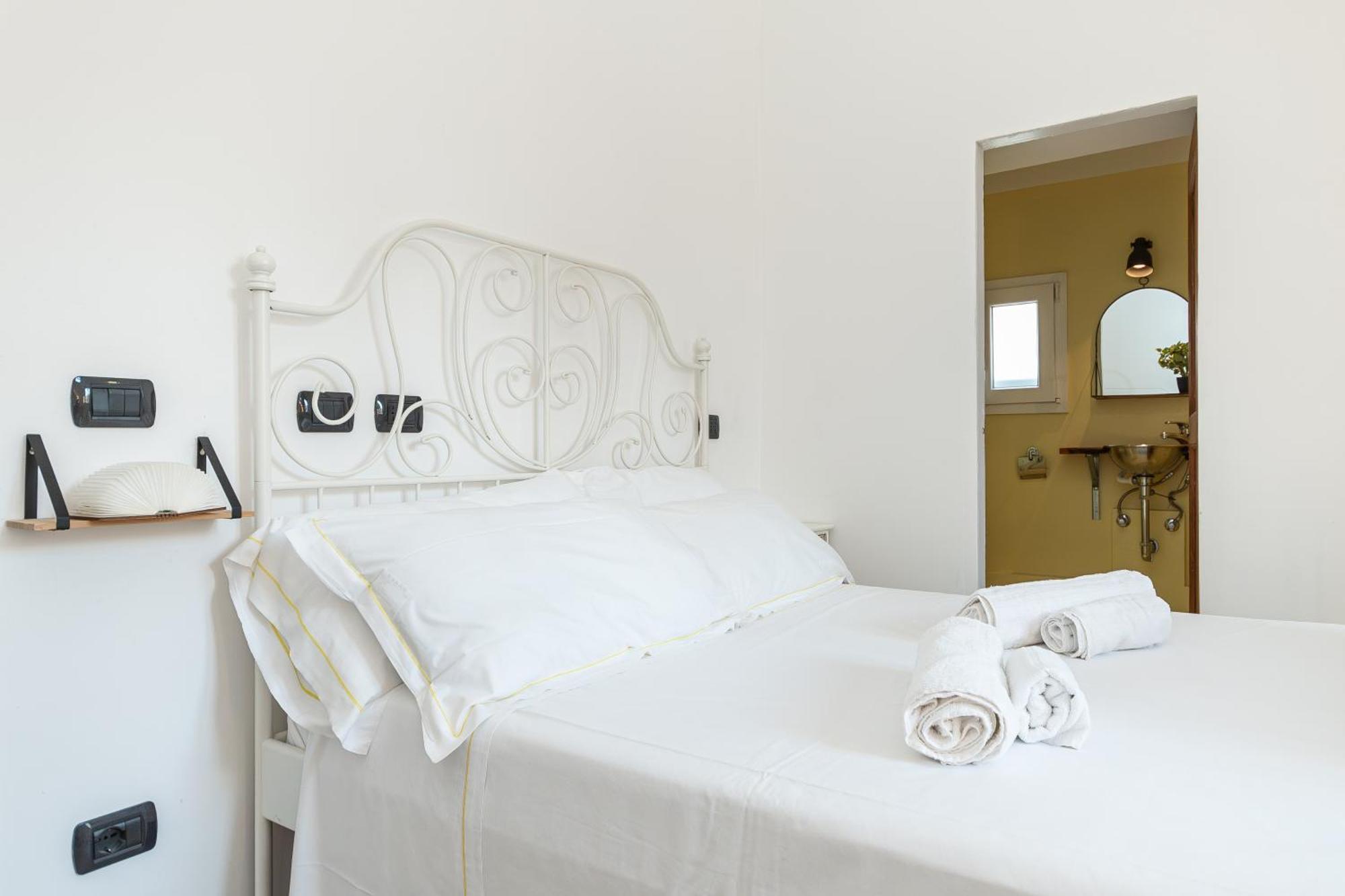 Spacious 3-Bedroom Apartment - 10 Min To City Center & 5 Min To Gaslini Hospital Генуа Екстериор снимка
