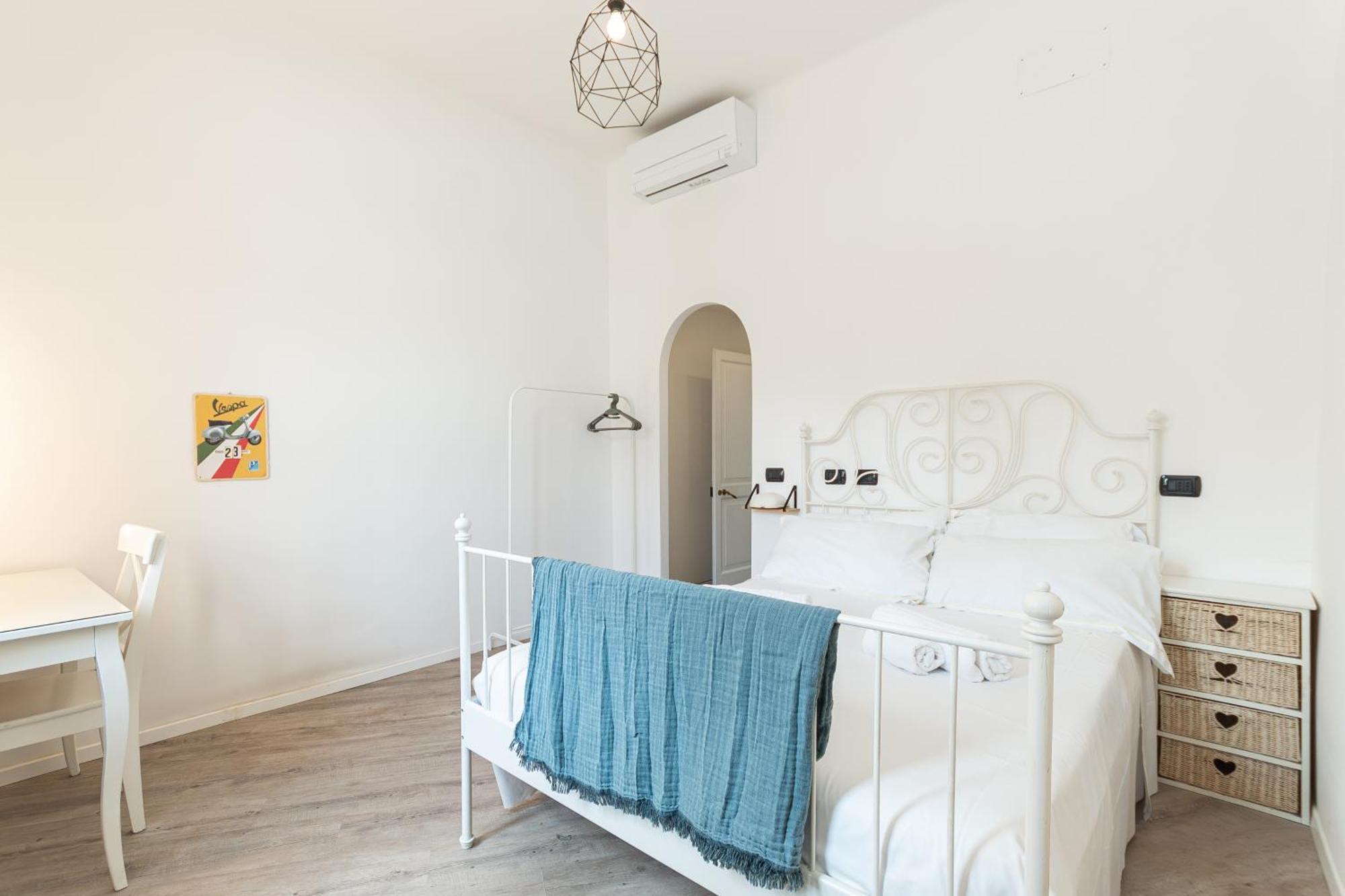 Spacious 3-Bedroom Apartment - 10 Min To City Center & 5 Min To Gaslini Hospital Генуа Екстериор снимка