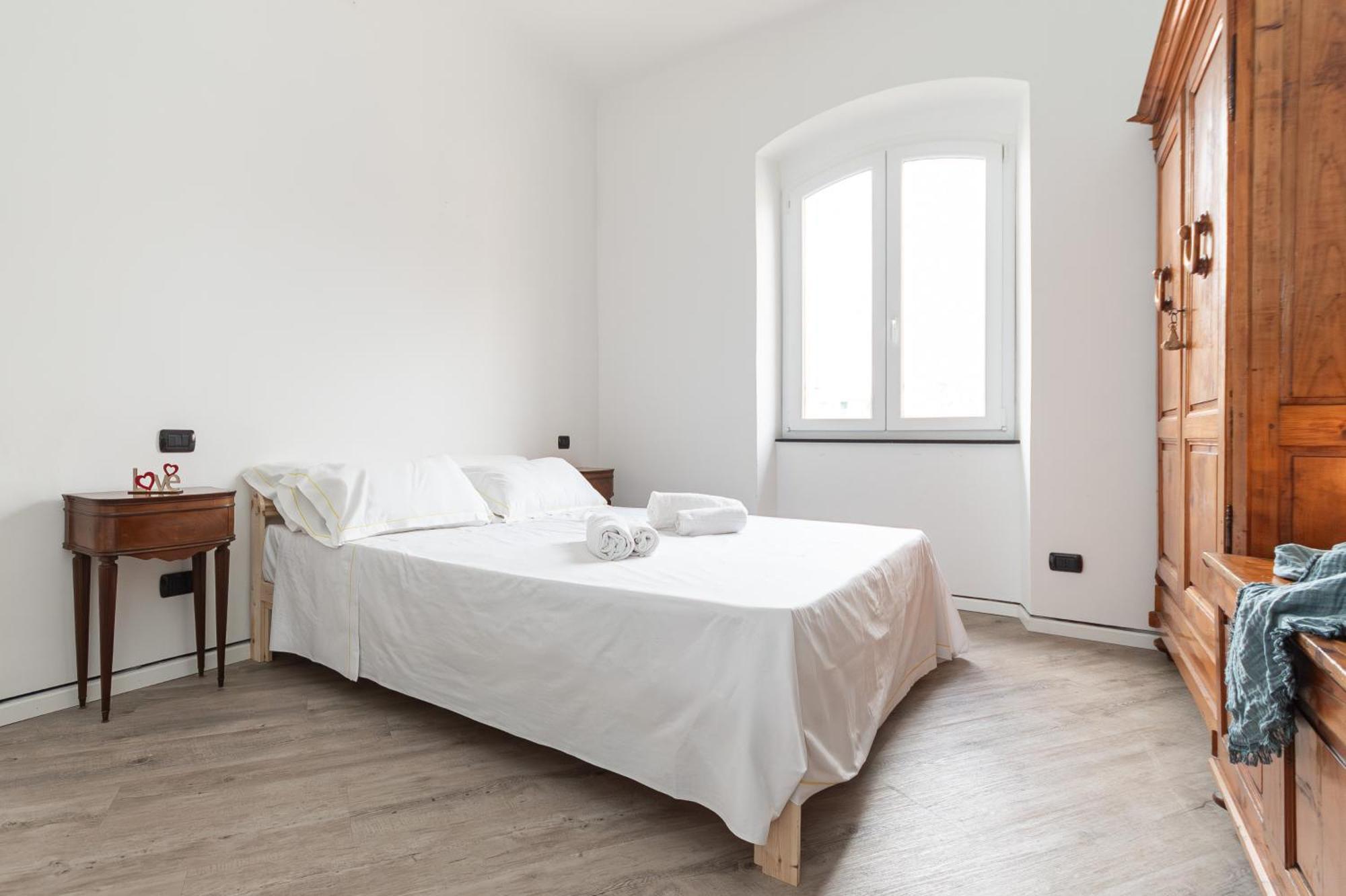 Spacious 3-Bedroom Apartment - 10 Min To City Center & 5 Min To Gaslini Hospital Генуа Екстериор снимка