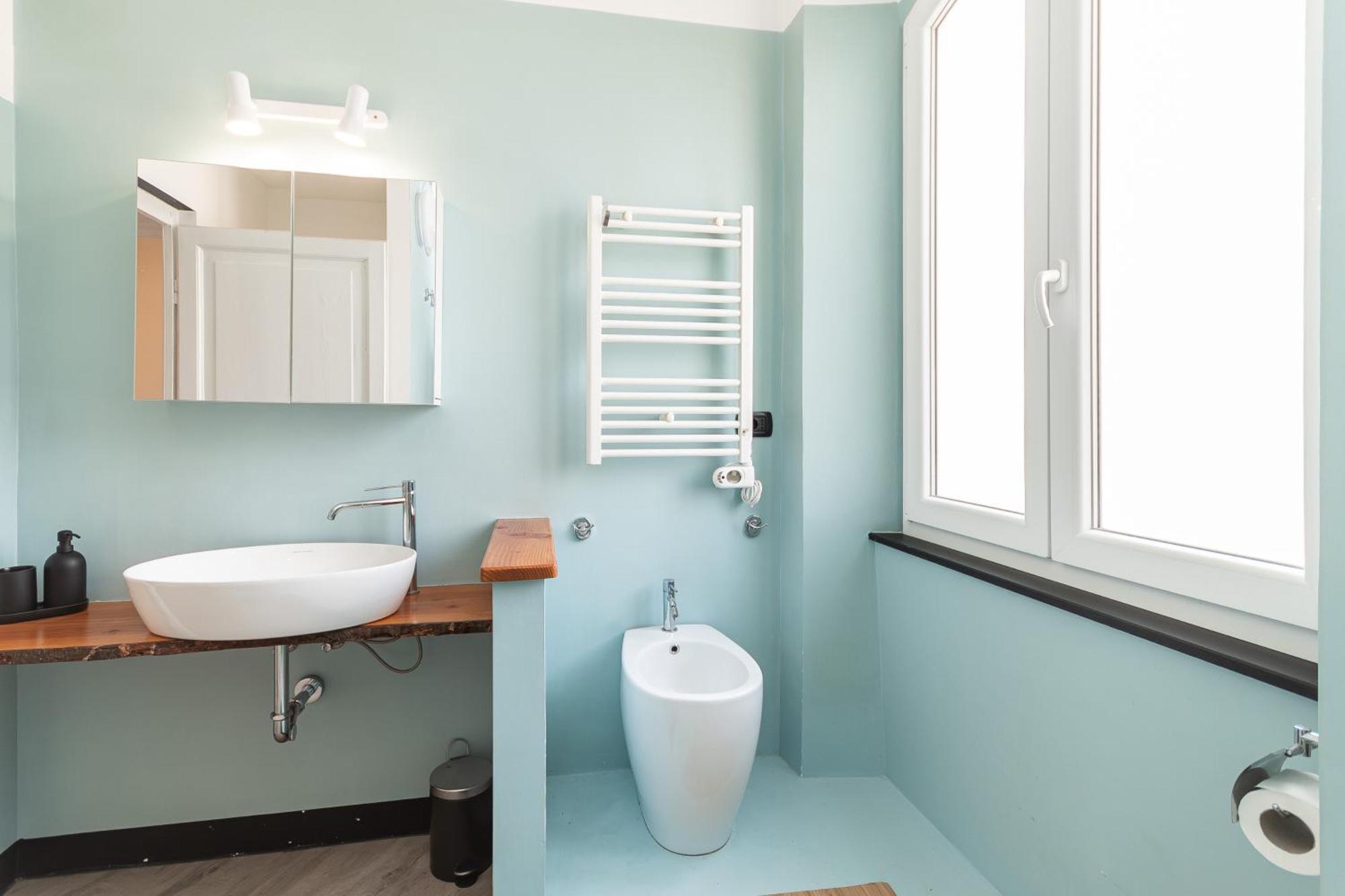 Spacious 3-Bedroom Apartment - 10 Min To City Center & 5 Min To Gaslini Hospital Генуа Екстериор снимка