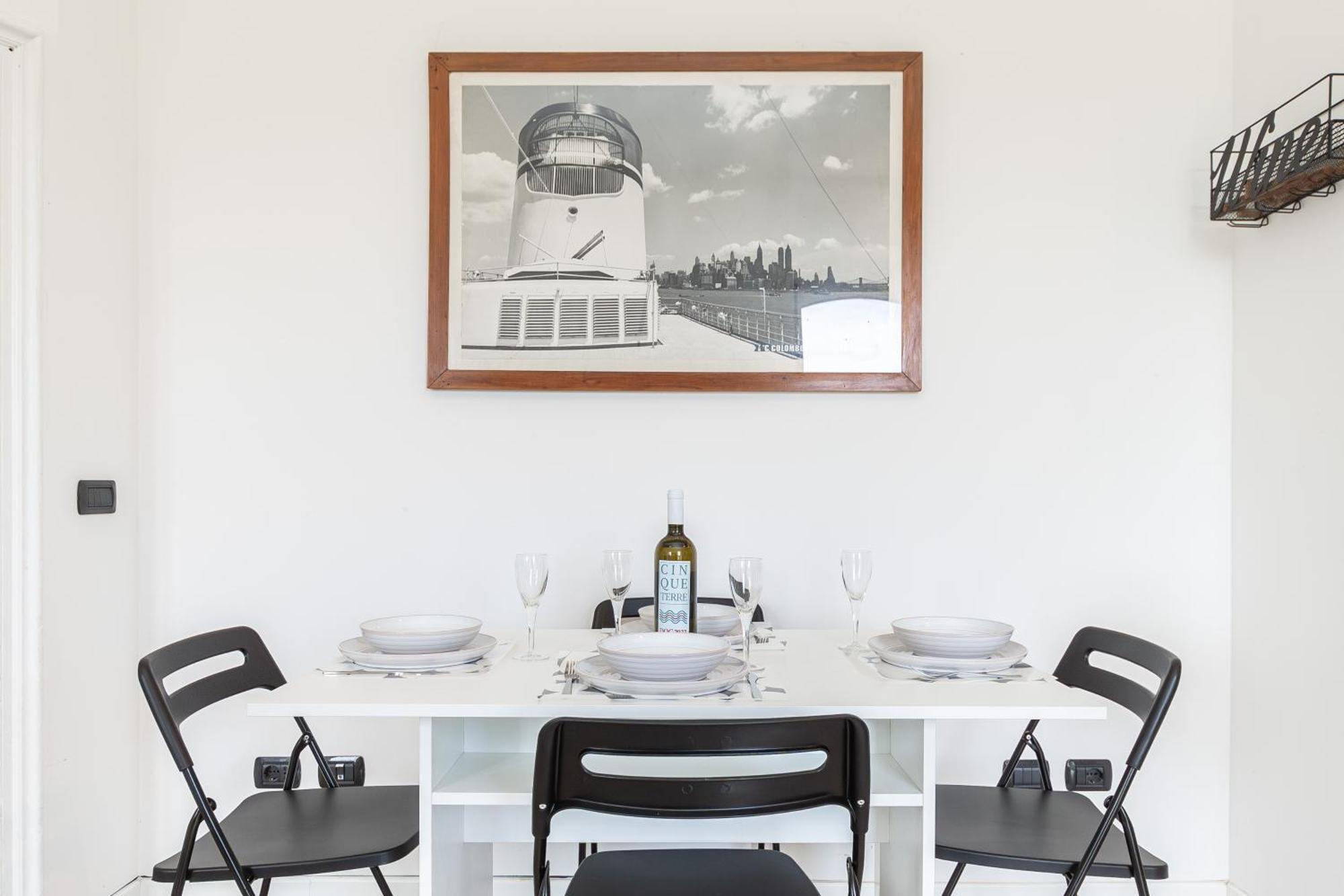 Spacious 3-Bedroom Apartment - 10 Min To City Center & 5 Min To Gaslini Hospital Генуа Екстериор снимка